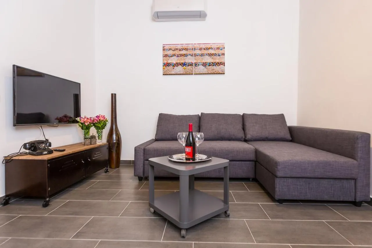 Mosina Apartments Palermo 0*,  Italia